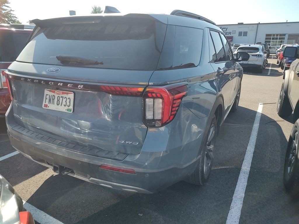 2025 Ford Explorer photo 3