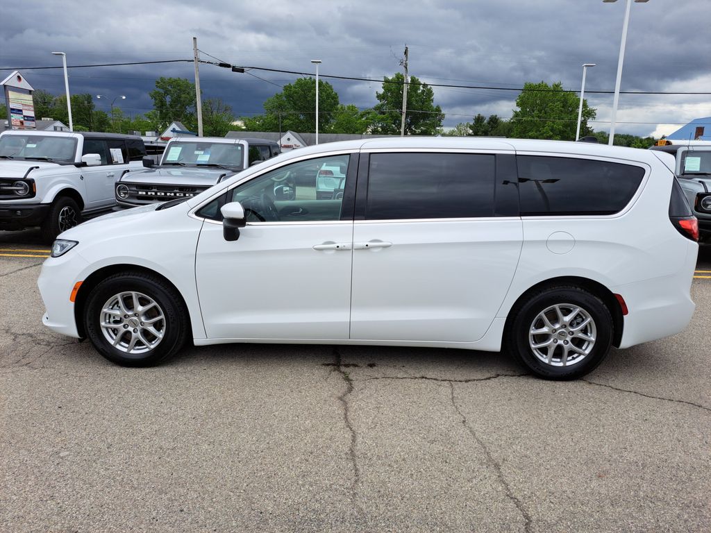 Used 2023 Chrysler Pacifica Touring L with VIN 2C4RC1BG3PR623854 for sale in Milford, OH
