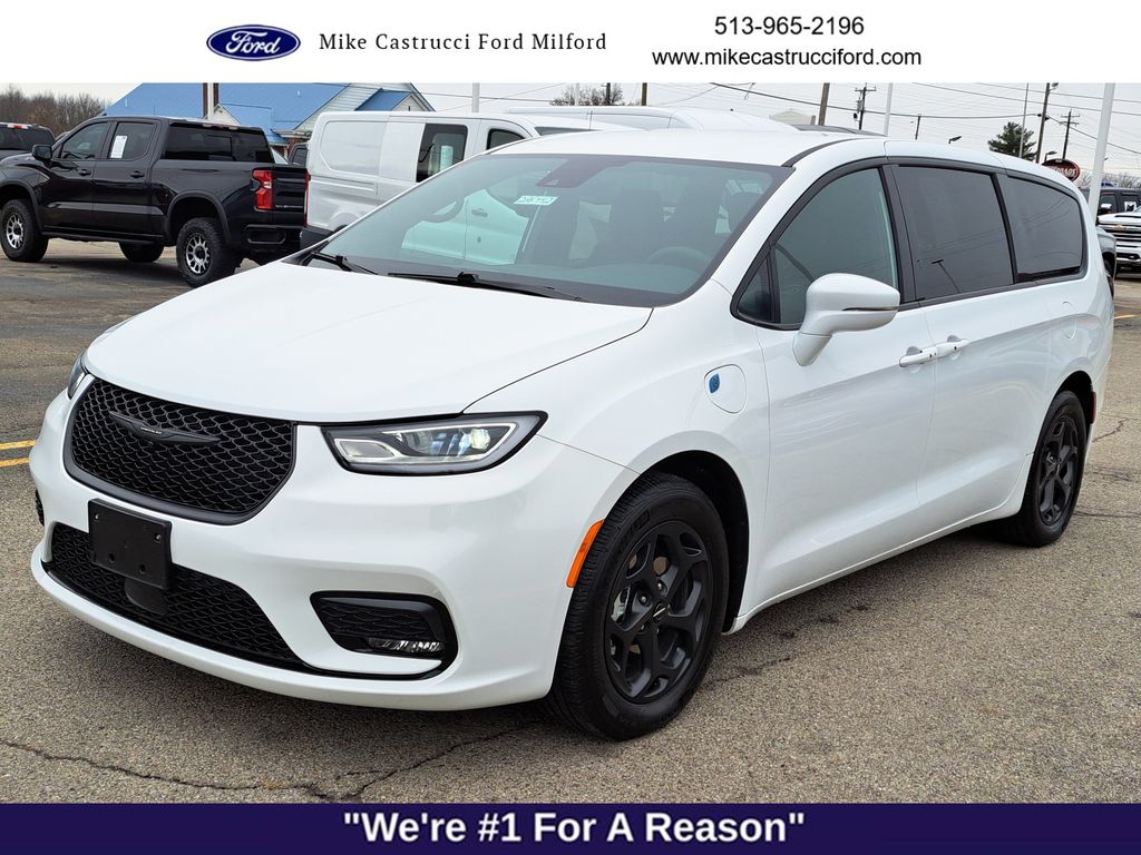 2022 Chrysler Pacifica Hybrid Touring L's photo