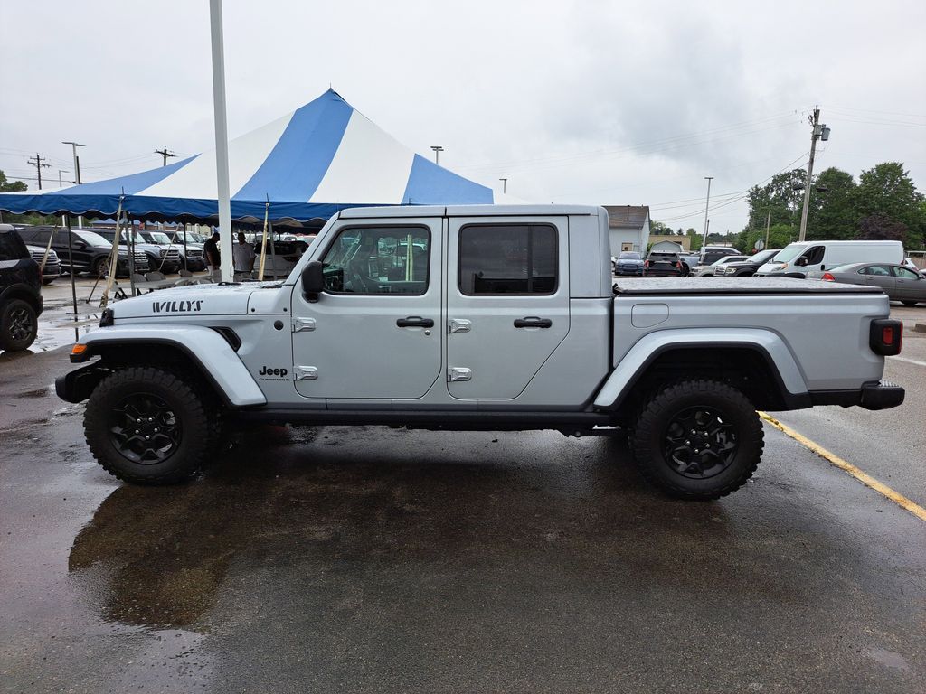 2023 Jeep Gladiator Sport photo 2