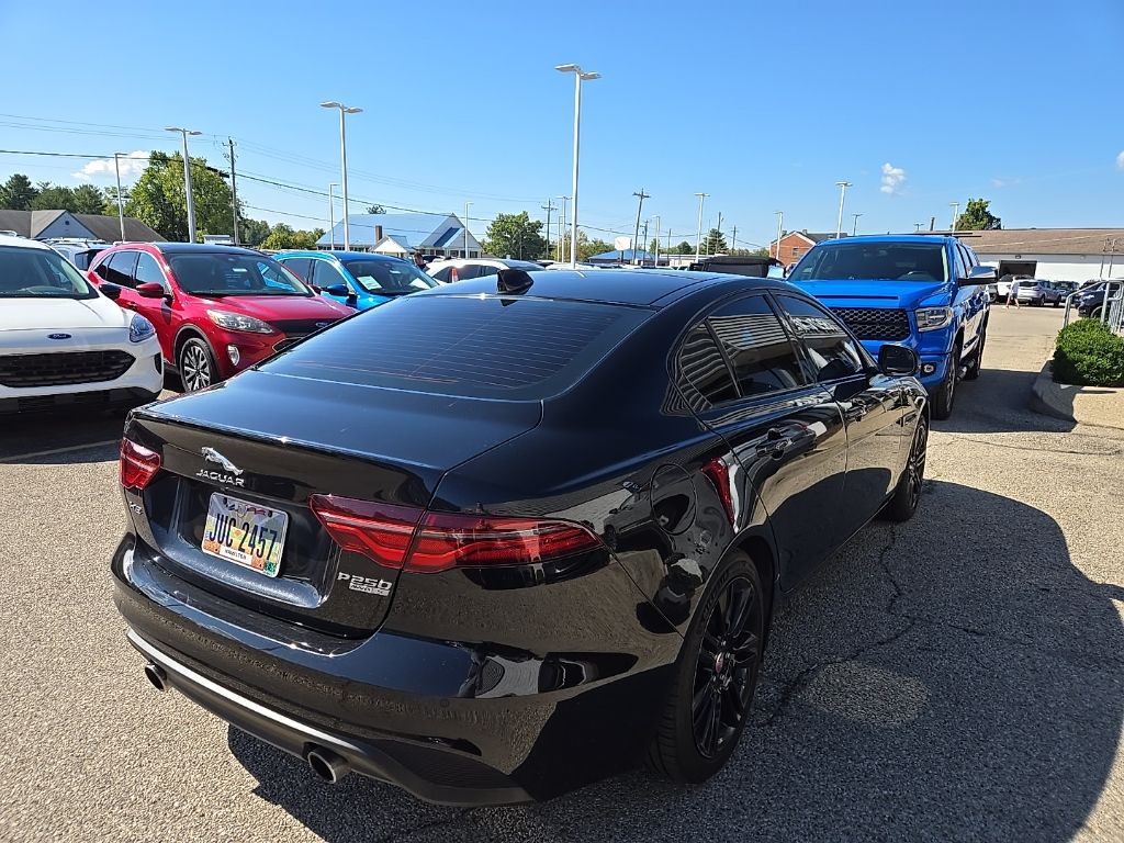 2020 Jaguar XE S photo 4