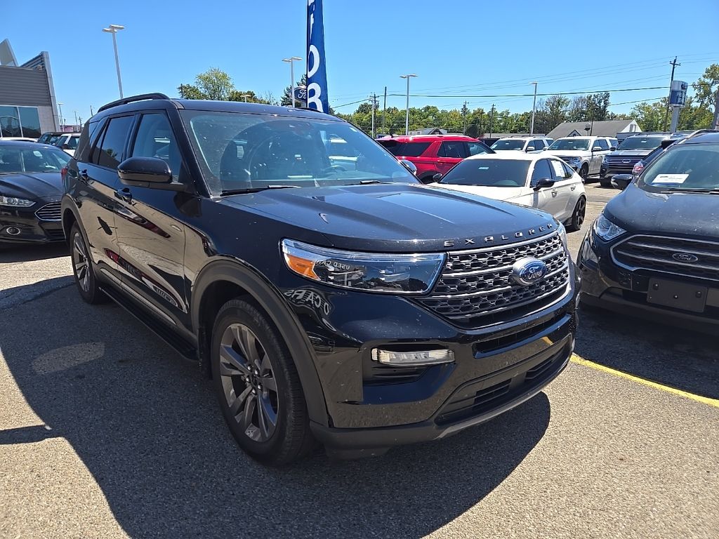 2022 Ford Explorer XLT photo 3