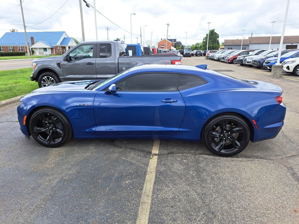 2021 Chevrolet Camaro LT1 photo 2