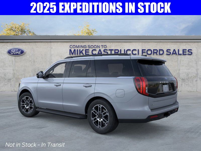 2025 Ford Expedition photo 2