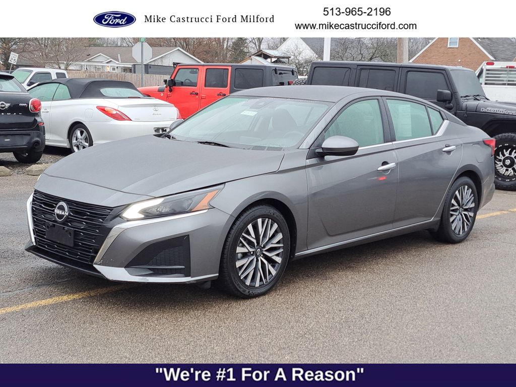 2023 Nissan Altima SV's photo