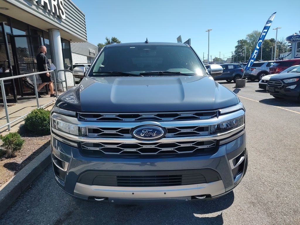 2022 Ford Expedition MAX Platinum photo 2