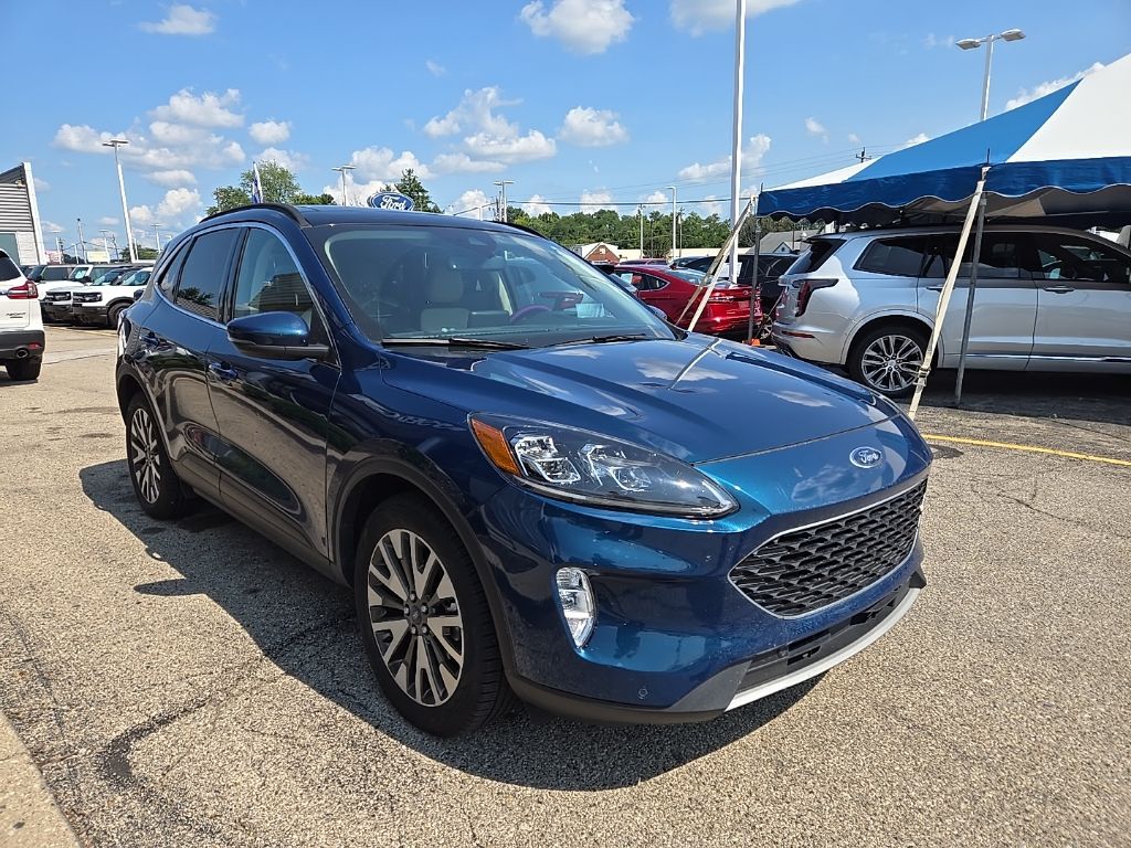 2020 Ford Escape Titanium photo 3