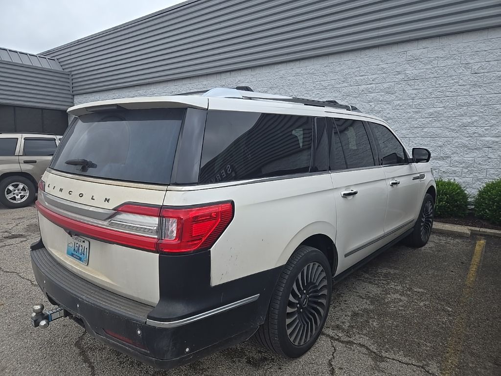 Lincoln Navigator Black Label photo 3