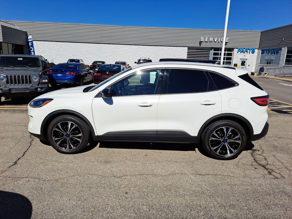 2022 Ford Escape SE photo 2