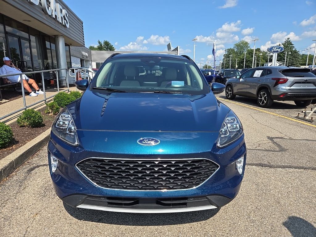 2020 Ford Escape Titanium photo 2