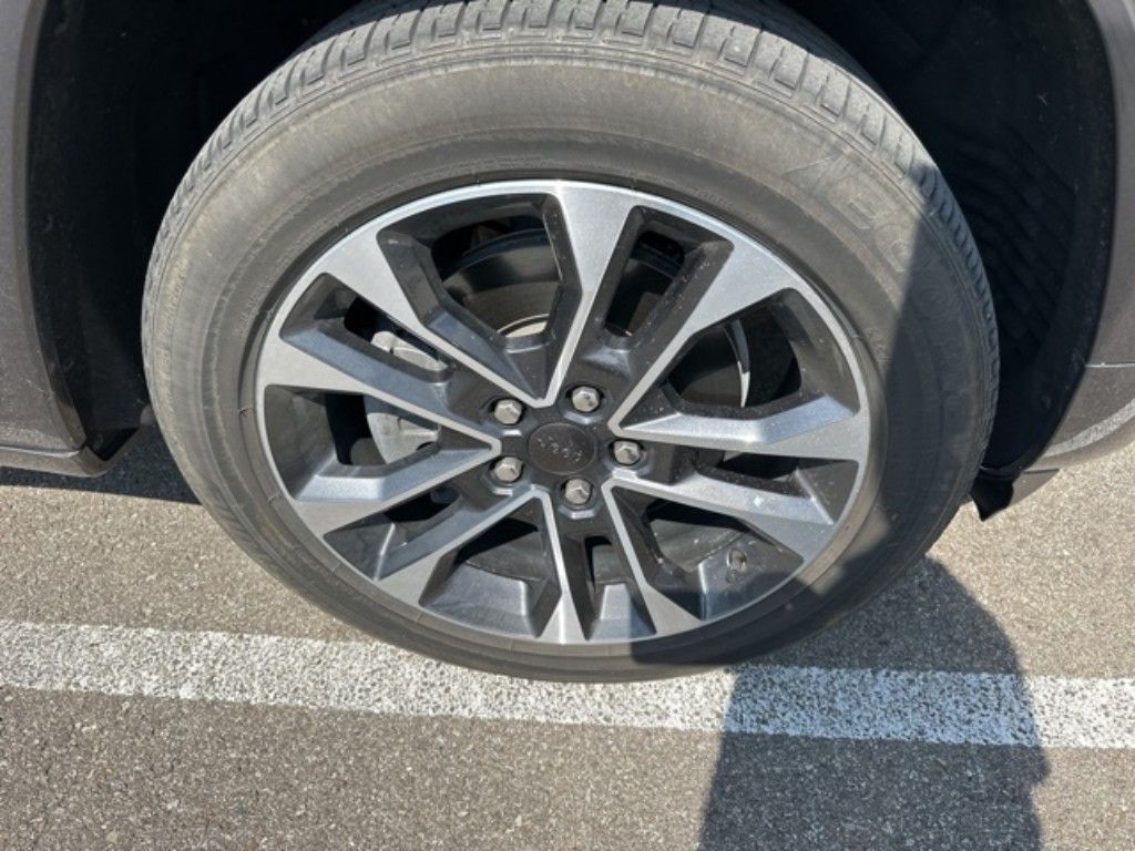 2022 Jeep Grand Cherokee Overland photo 3