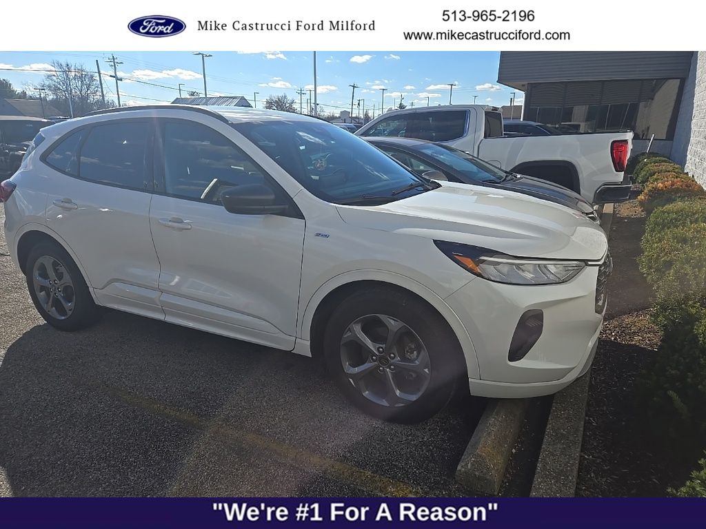 2023 Ford Escape ST-Line photo 2