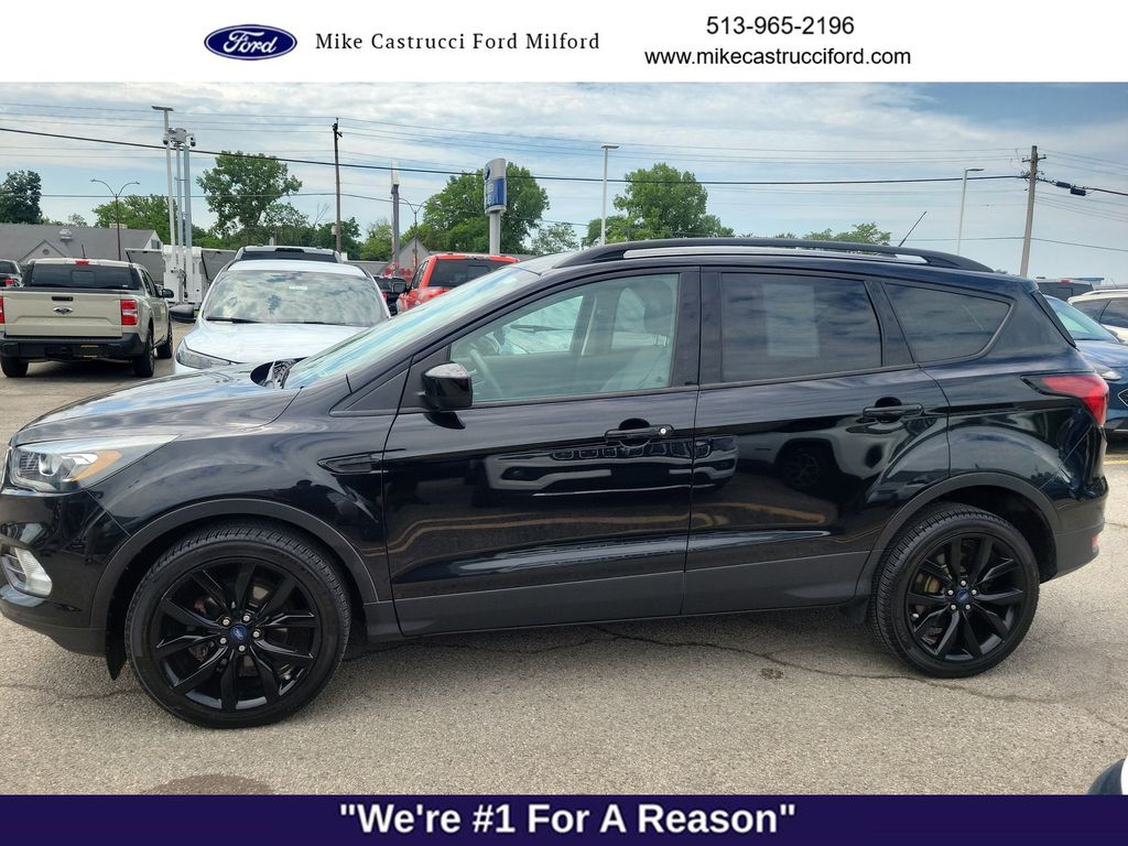 Used 2019 Ford Escape SE with VIN 1FMCU0GDXKUC09618 for sale in Milford, OH