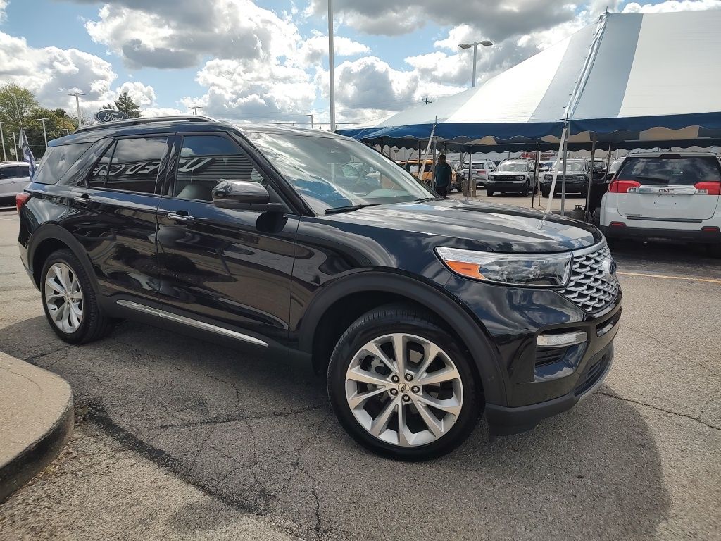 2022 Ford Explorer Platinum photo 2