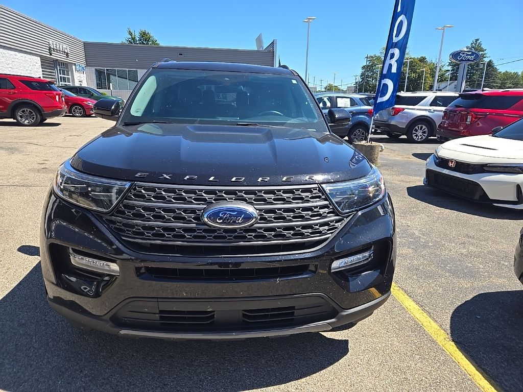 2022 Ford Explorer XLT photo 2