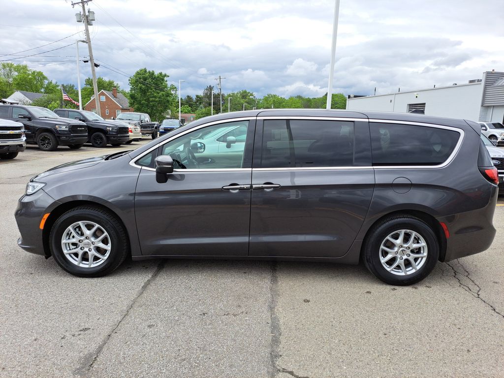 Used 2023 Chrysler Pacifica Touring L with VIN 2C4RC1BG4PR514710 for sale in Milford, OH