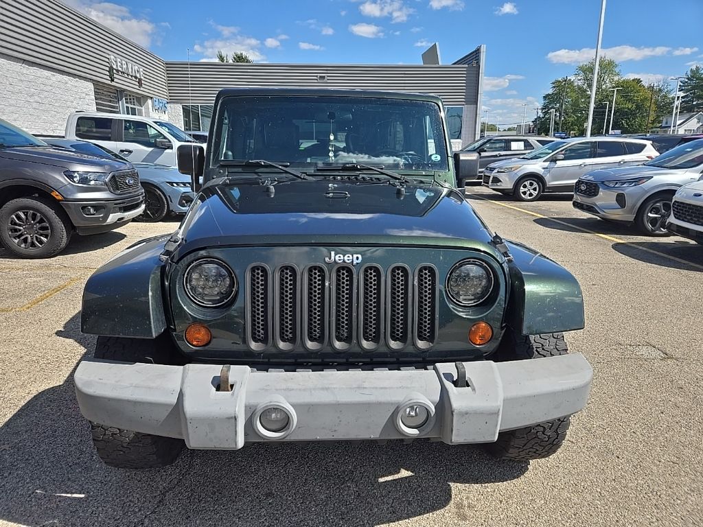 2010 Jeep Wrangler Unlimited Sahara photo 2