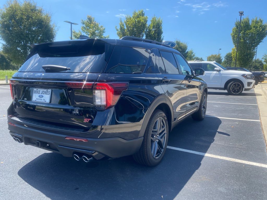 2025 Ford Explorer ST photo 3
