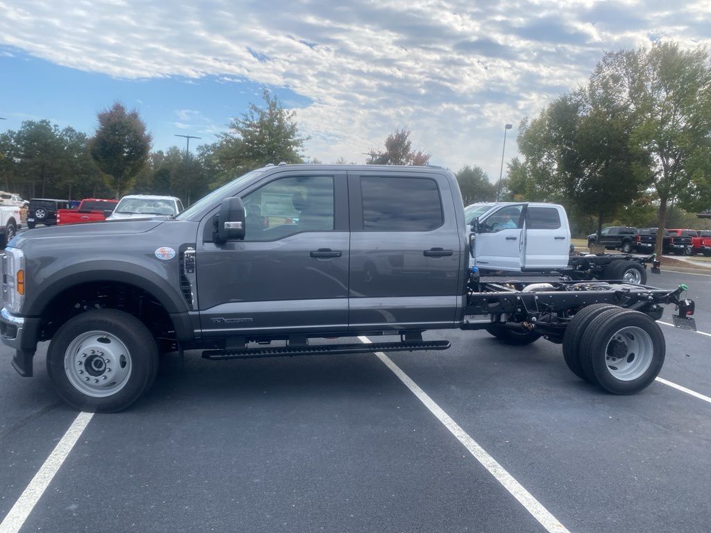 2026 Ford F-450 photo 3