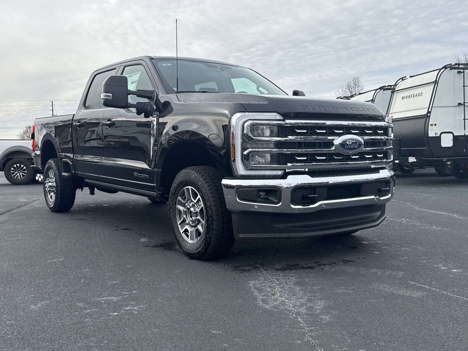 2025 Ford F-350 Lariat photo 2