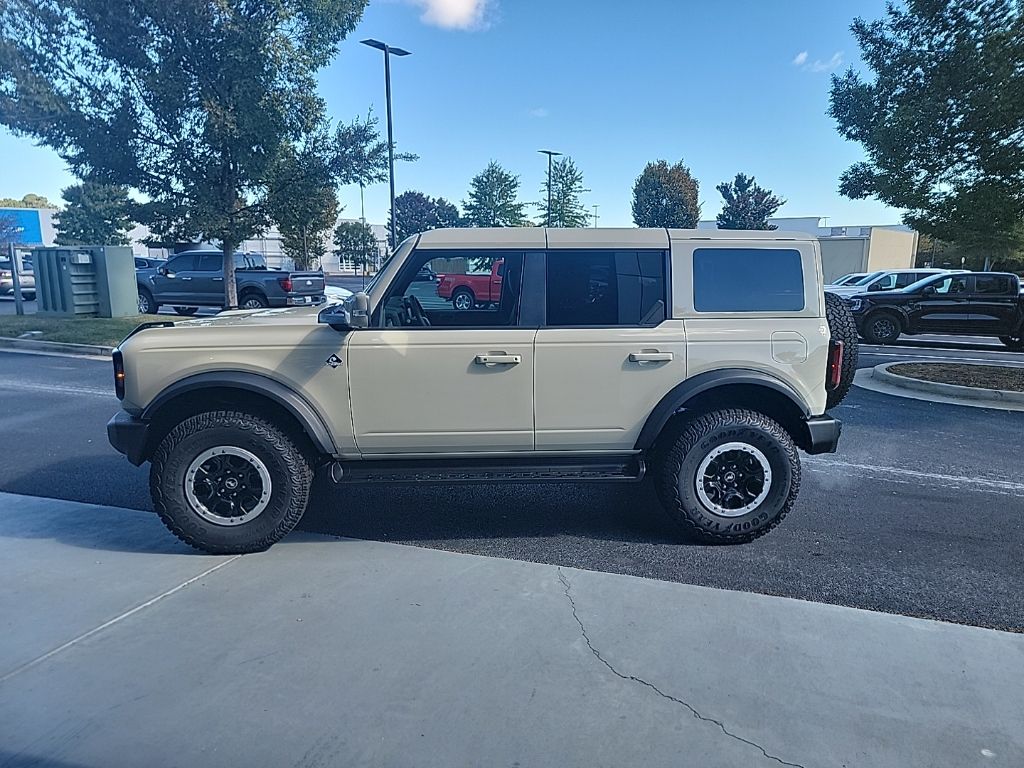 2025 Ford Bronco Outer Banks photo 2