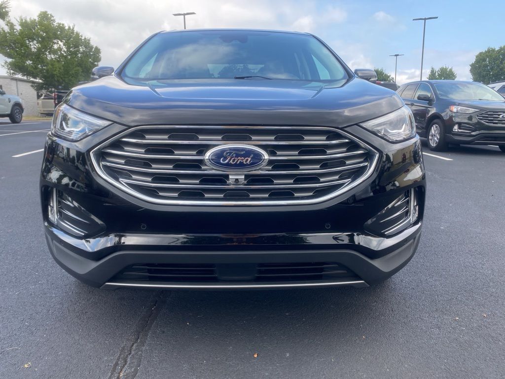 2024 Ford Edge Titanium photo 2