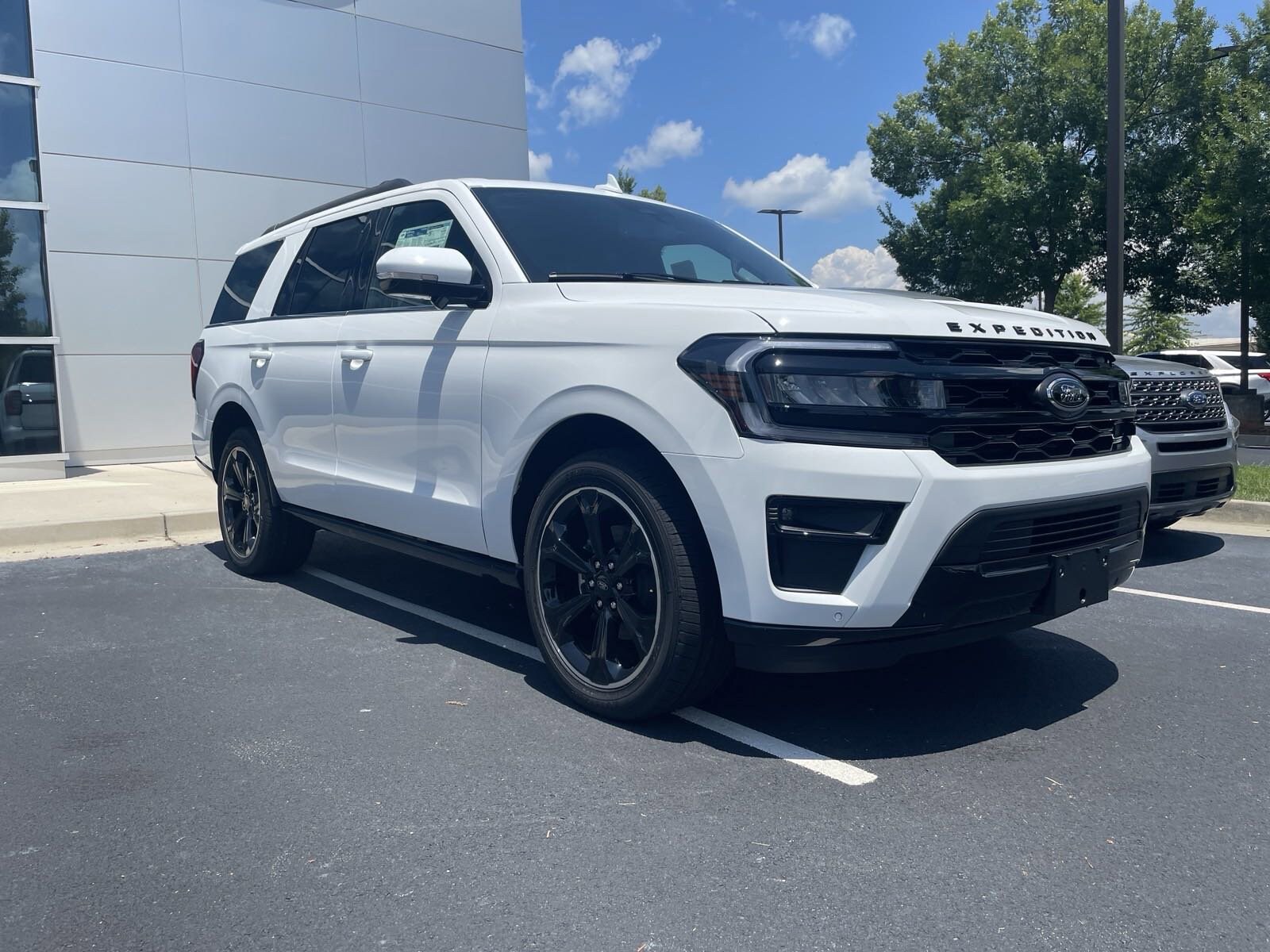 2024 Ford Expedition Limited photo 2