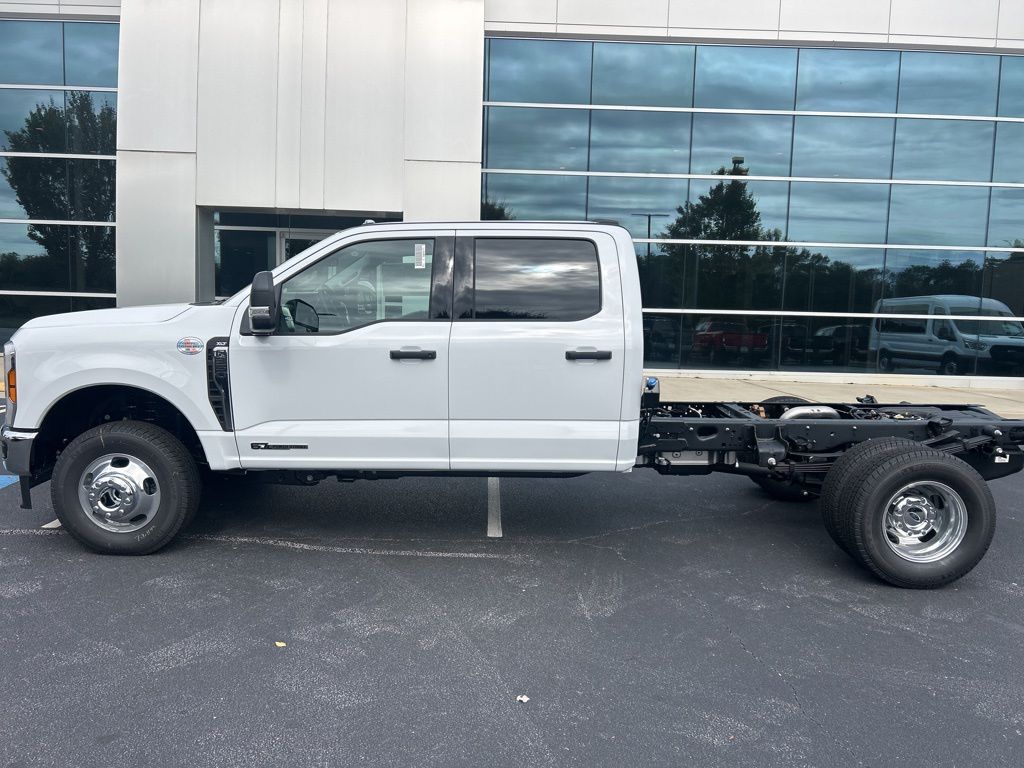 2026 Ford F-350 photo 2