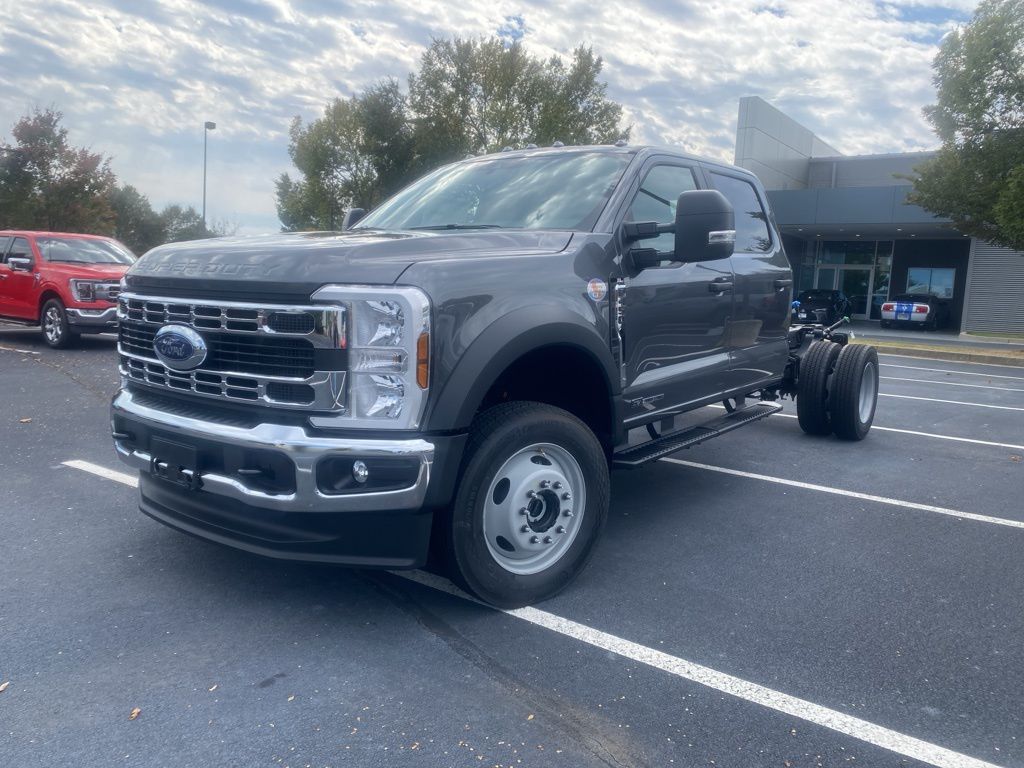 2026 Ford F-450 photo 2