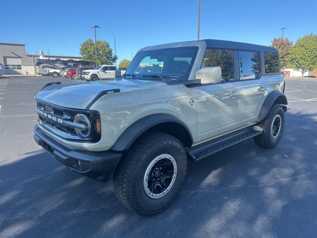 2025 Ford Bronco Outer Banks photo 3