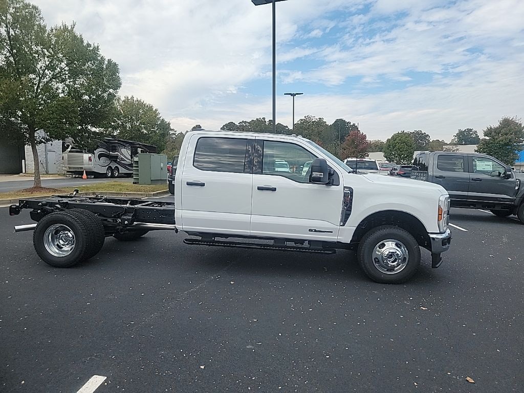 New 2026 Ford F-350SD Chassis