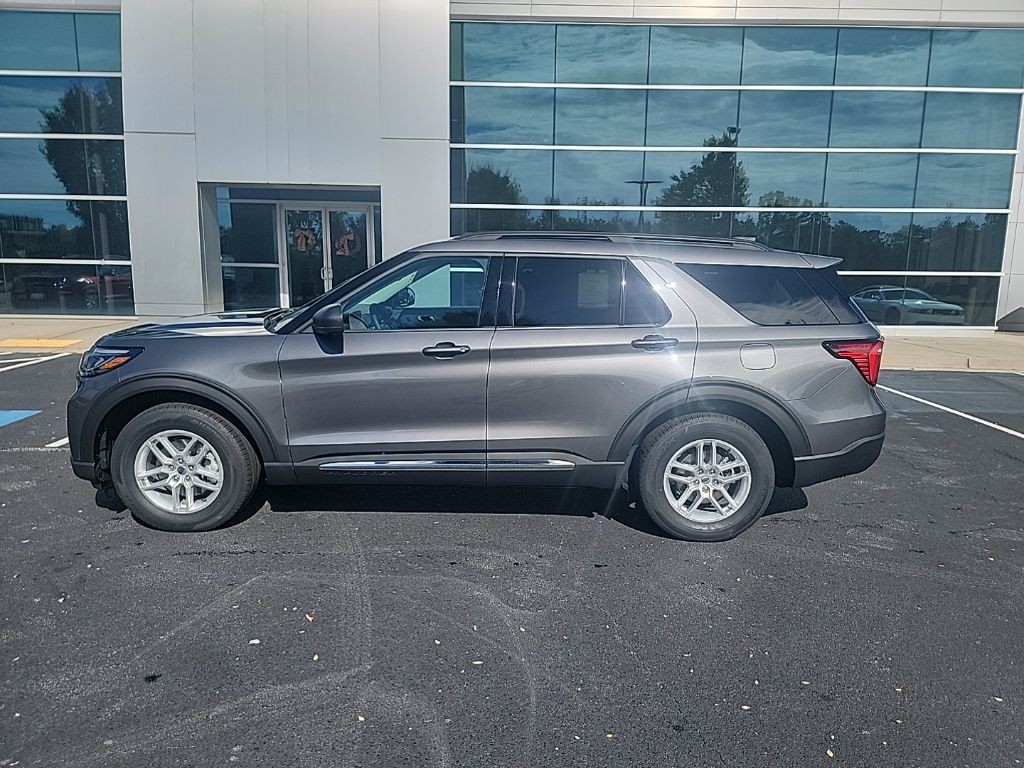 2025 Ford Explorer photo 4