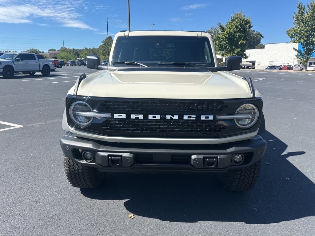 2025 Ford Bronco Badlands photo 2