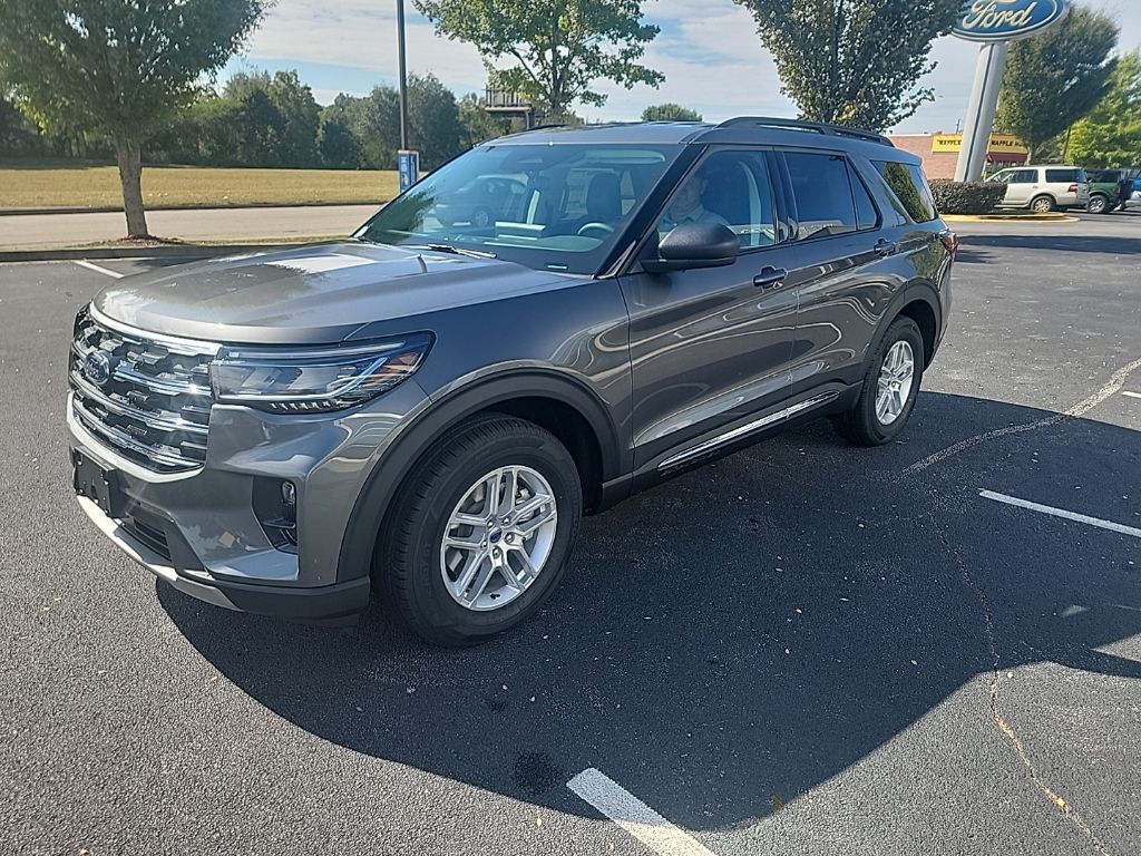 2025 Ford Explorer photo 3