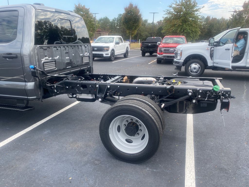 2026 Ford F-450 photo 4