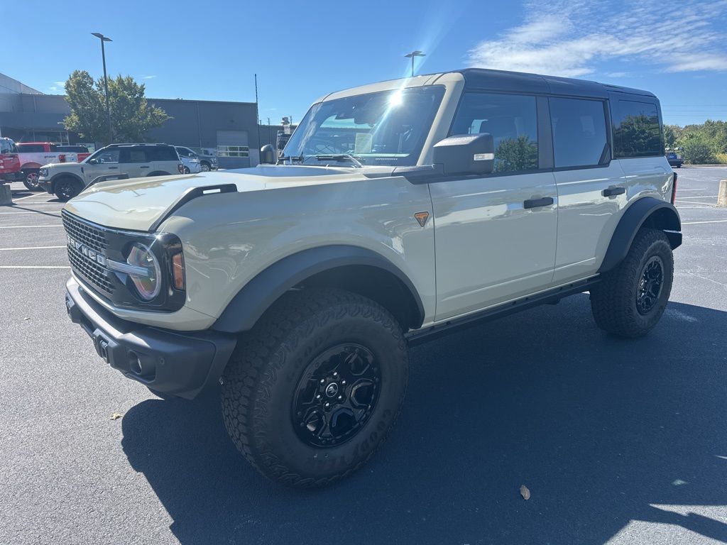 2025 Ford Bronco Badlands photo 3