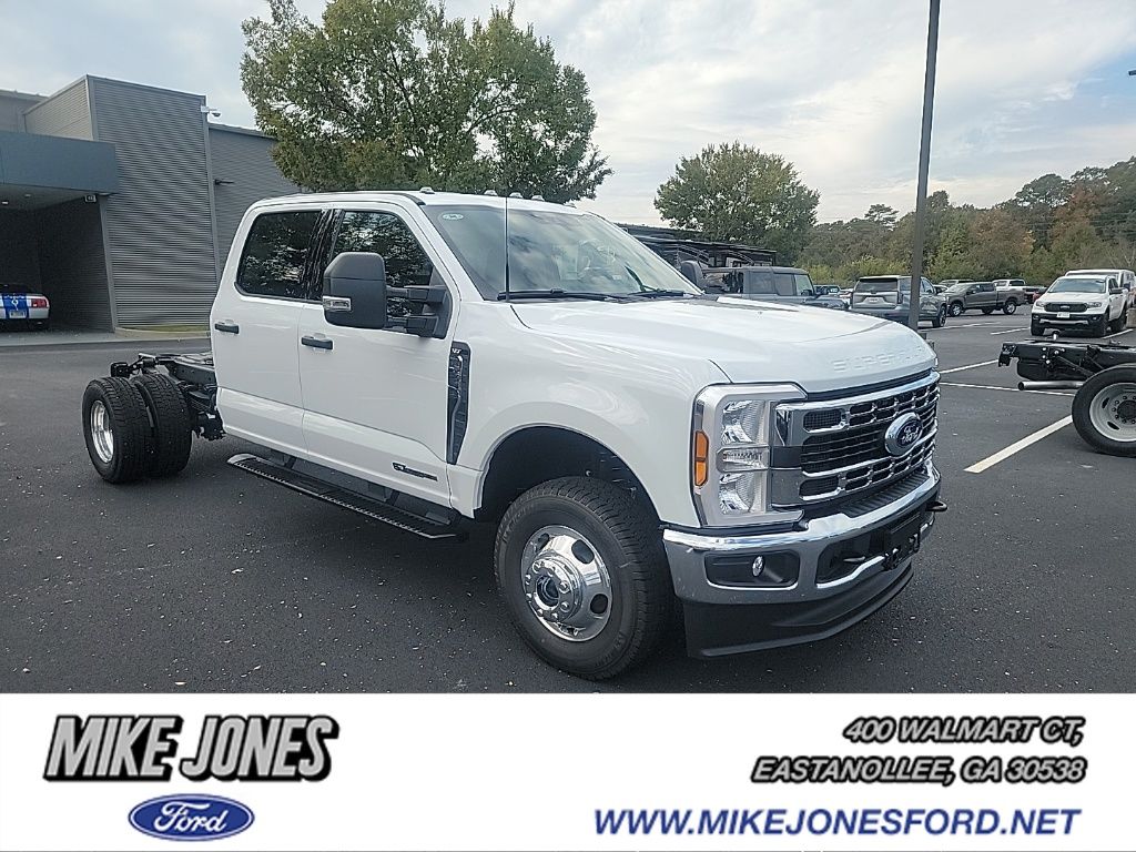 2026 Ford F-350 Super Duty Chassis Cab XLT's photo