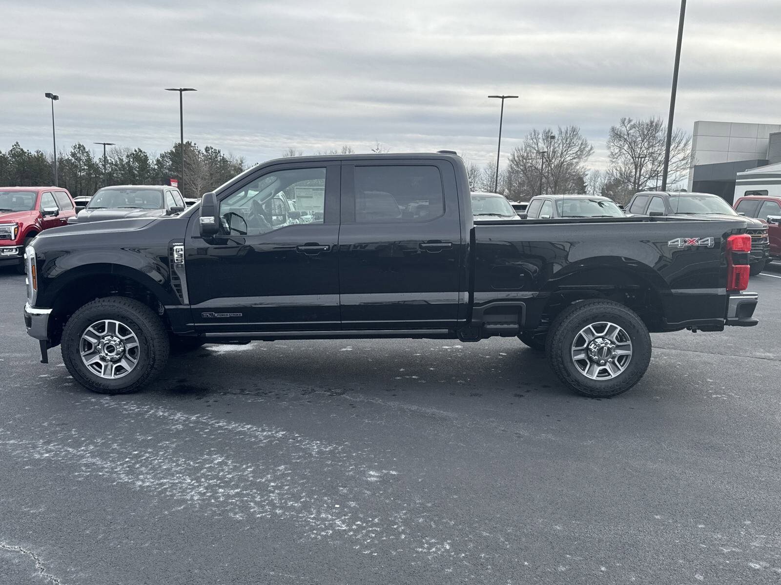 2025 Ford F-350 Lariat photo 4