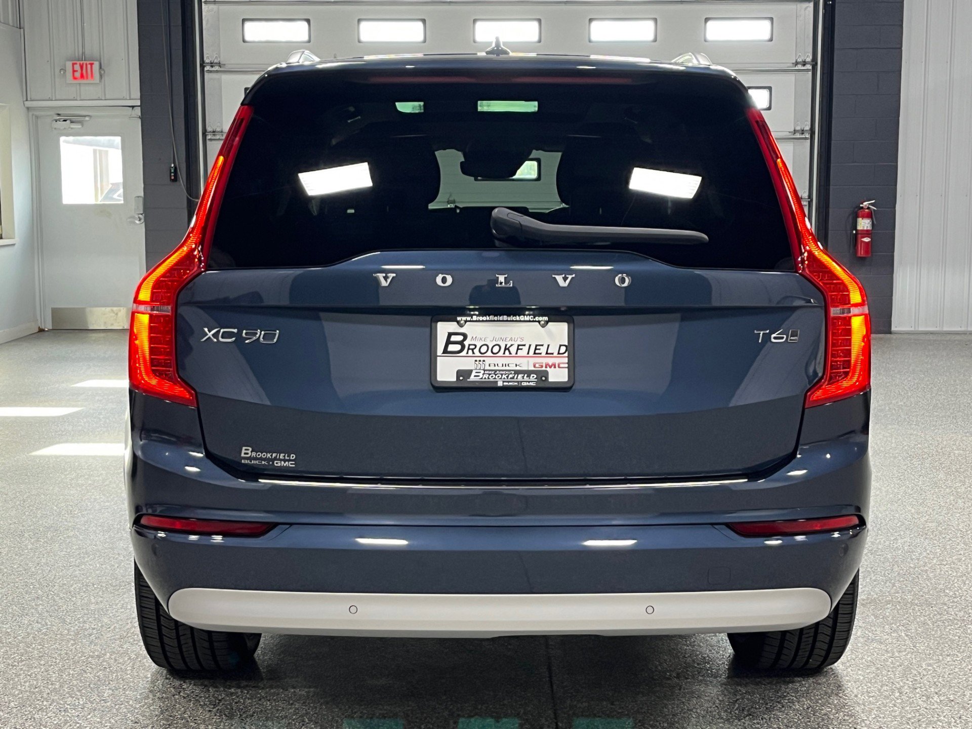 2022 Volvo XC90 Momentum photo 4