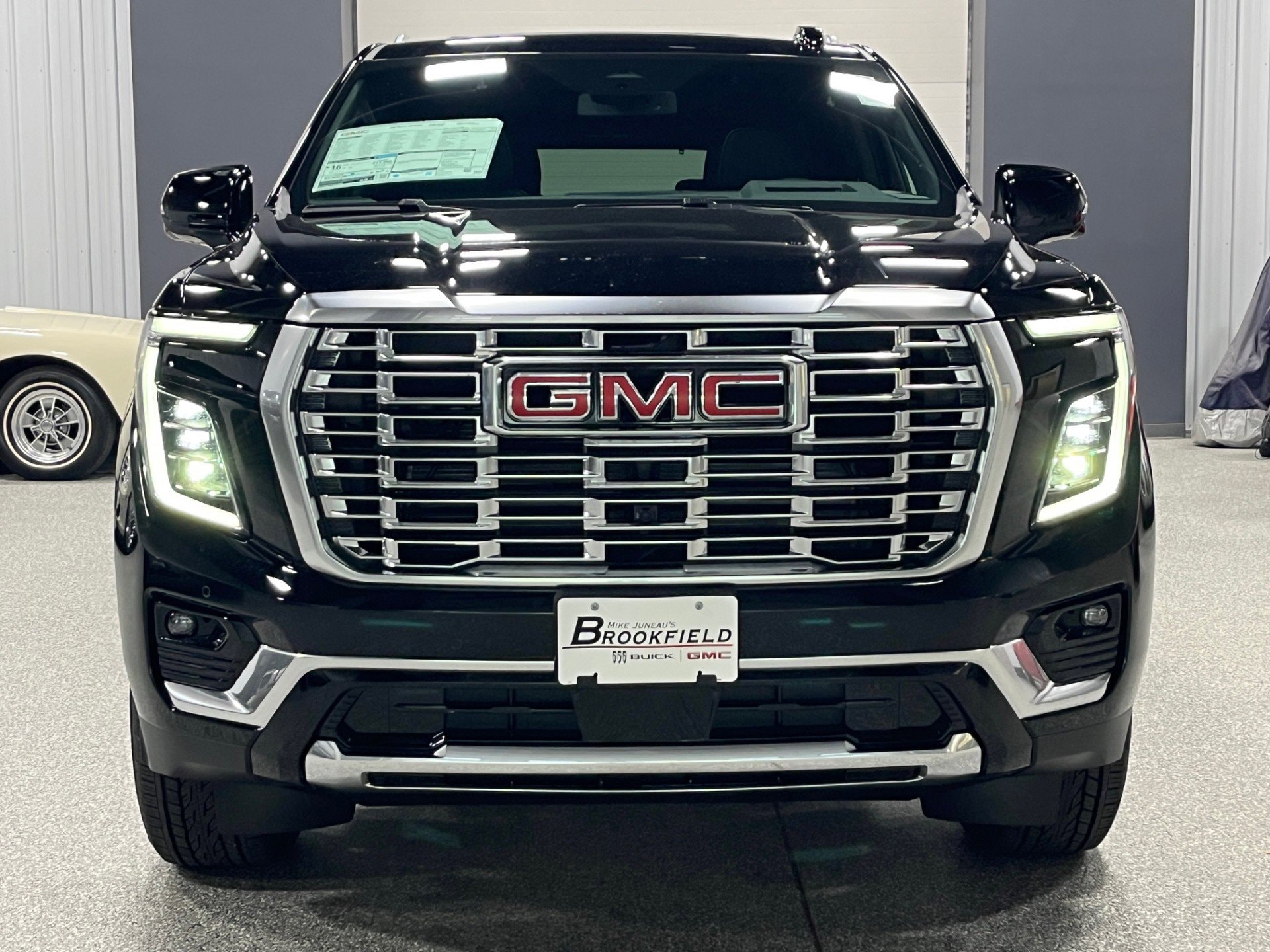 2026 GMC Yukon XL Denali - Photo 8