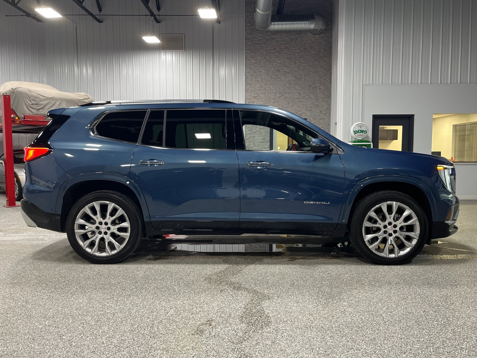 2025 GMC Acadia Denali - Photo 6