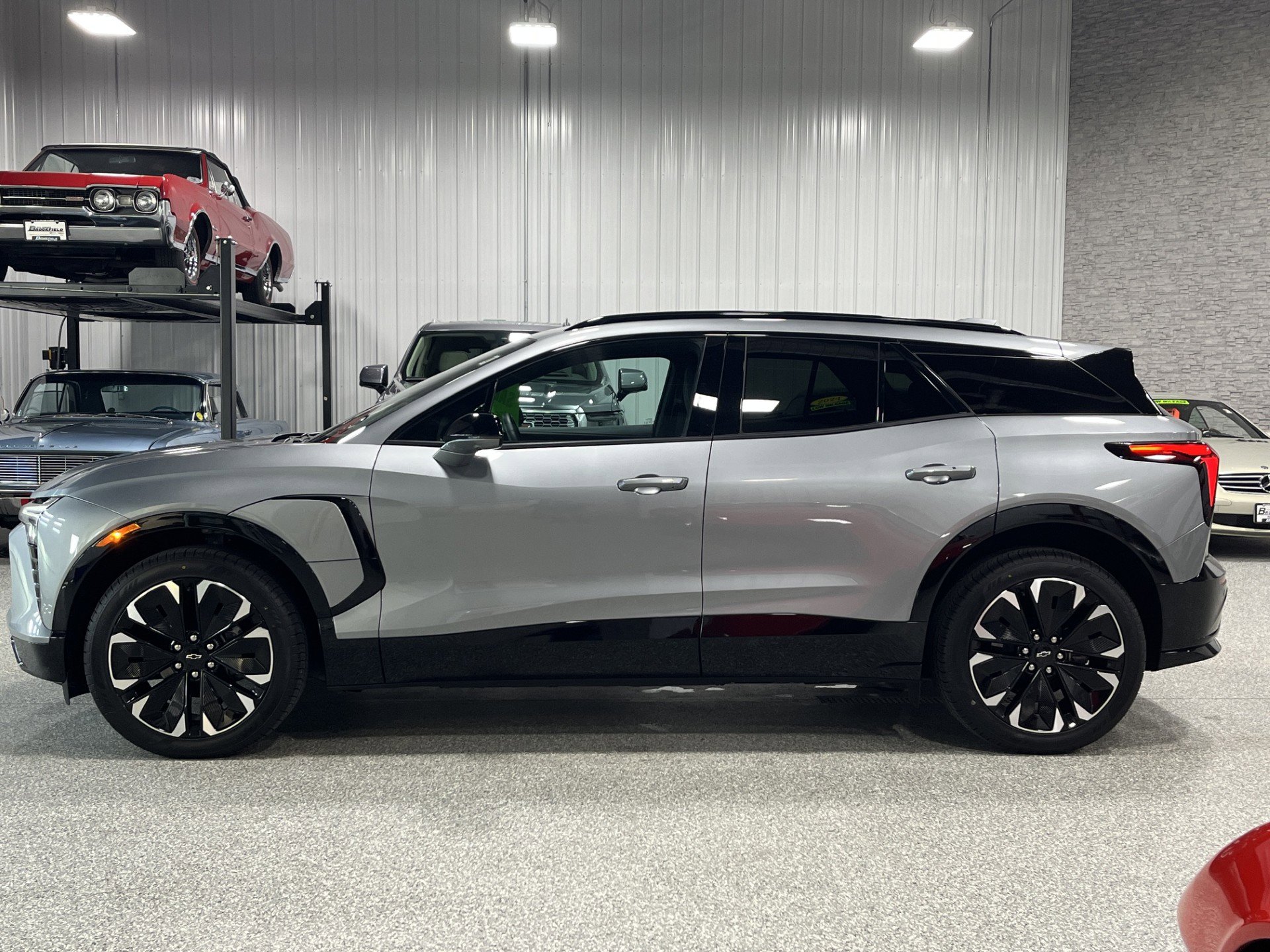 Used 2024 Chevrolet Blazer EV RS with VIN 3GNKDCRJ9RS170736 for sale in Brookfield, WI