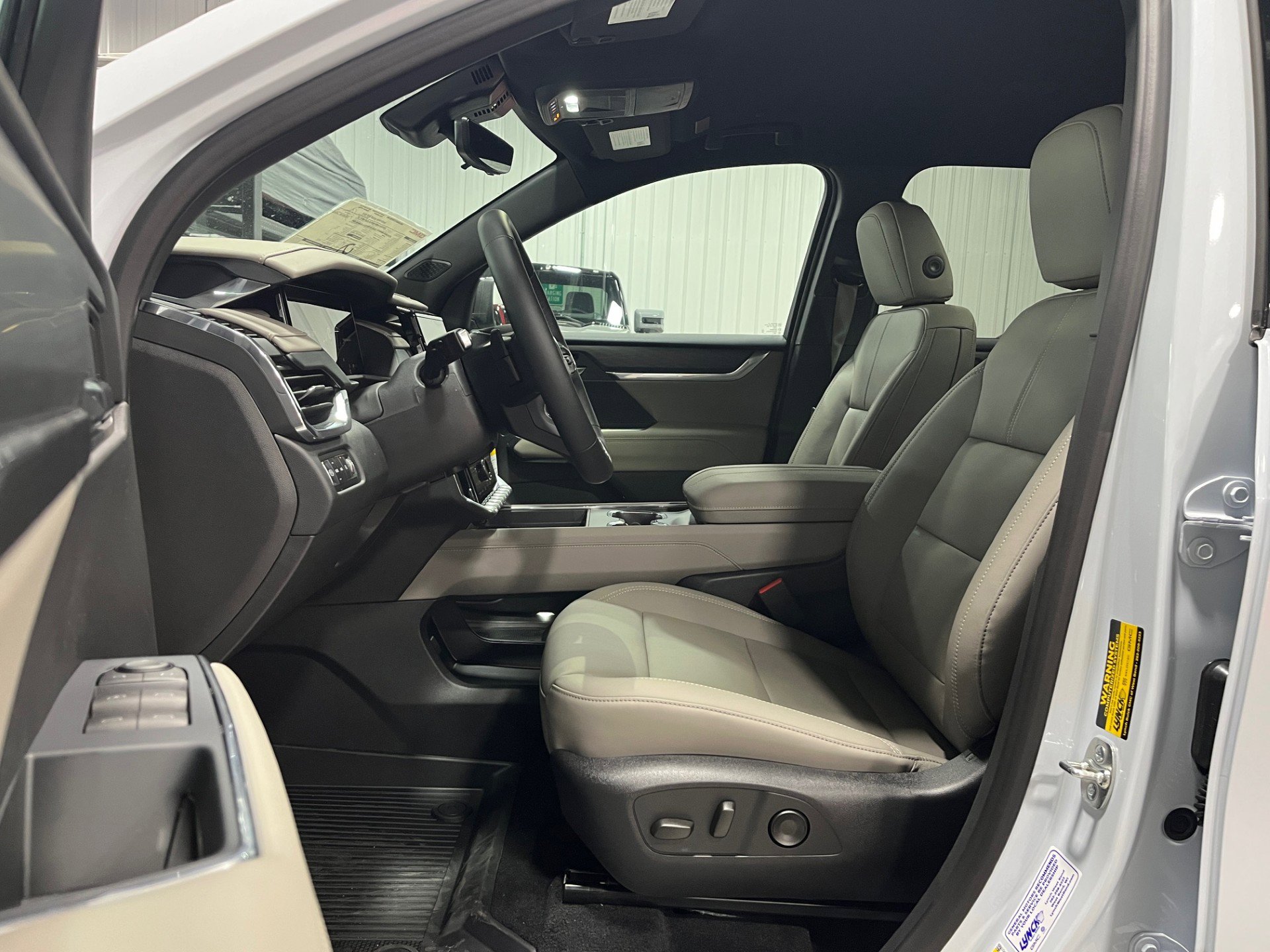 2026 GMC Acadia Elevation - Photo 11