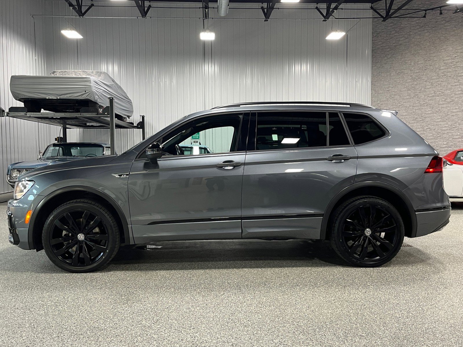 Used 2020 Volkswagen Tiguan SE R-LINE BLACK with VIN 3VV2B7AX8LM145605 for sale in Brookfield, WI