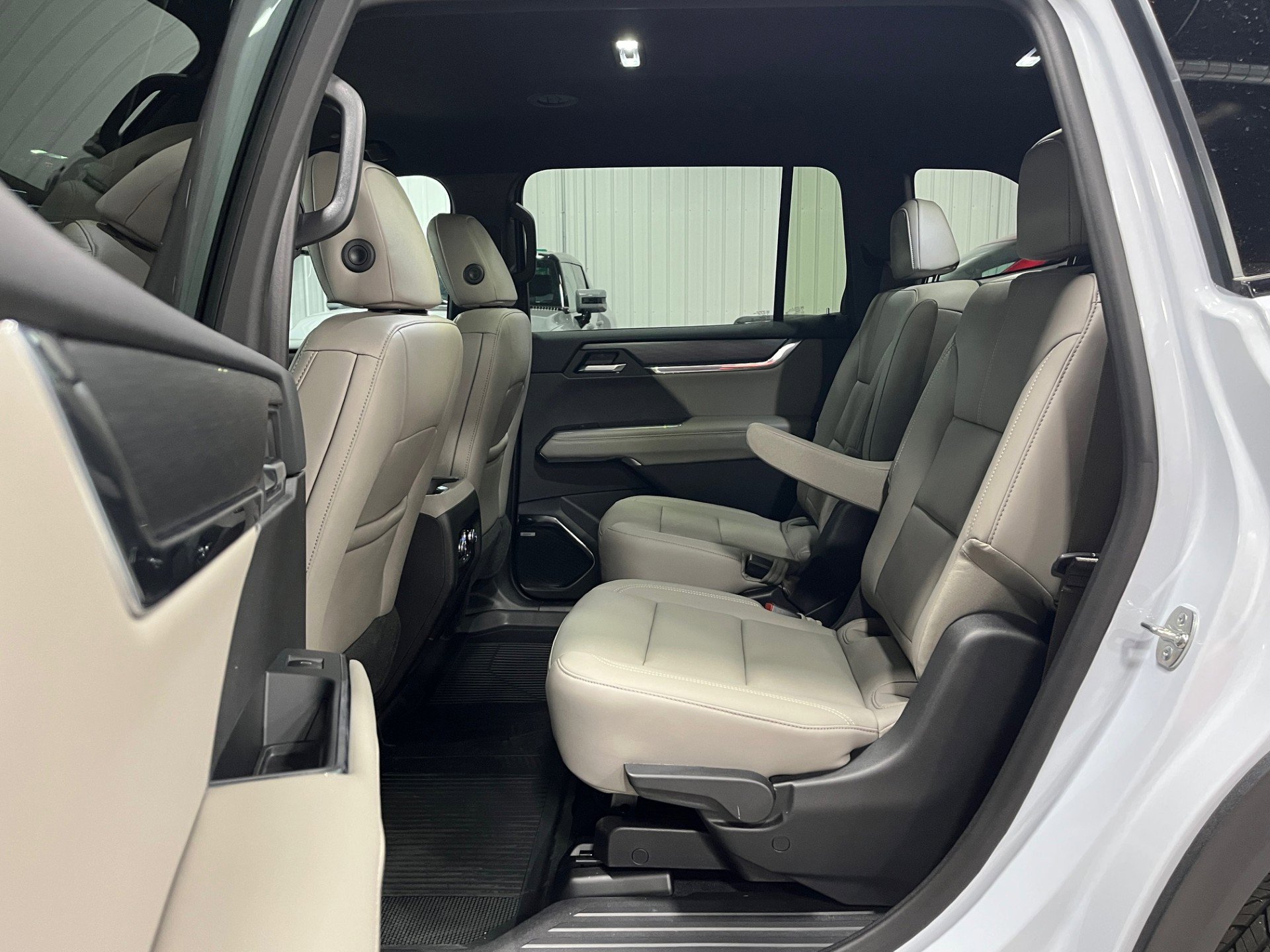 2026 GMC Acadia Elevation - Photo 9
