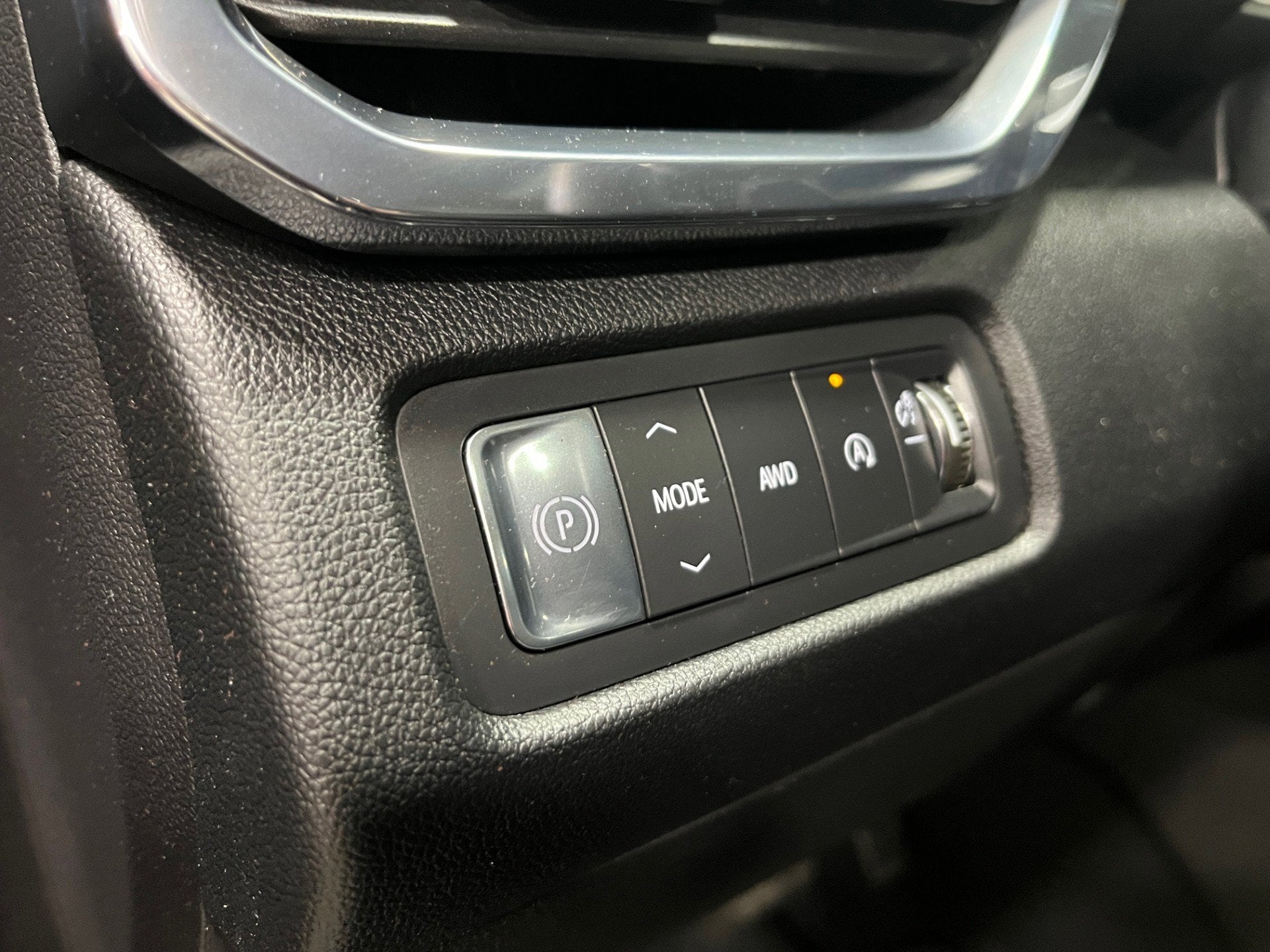 2025 GMC Acadia Denali - Photo 14