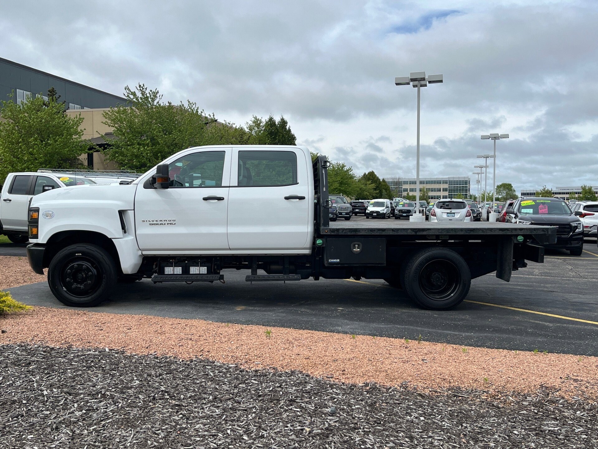 2019 Chevrolet Silverado 5500HD Work Truck photo 2