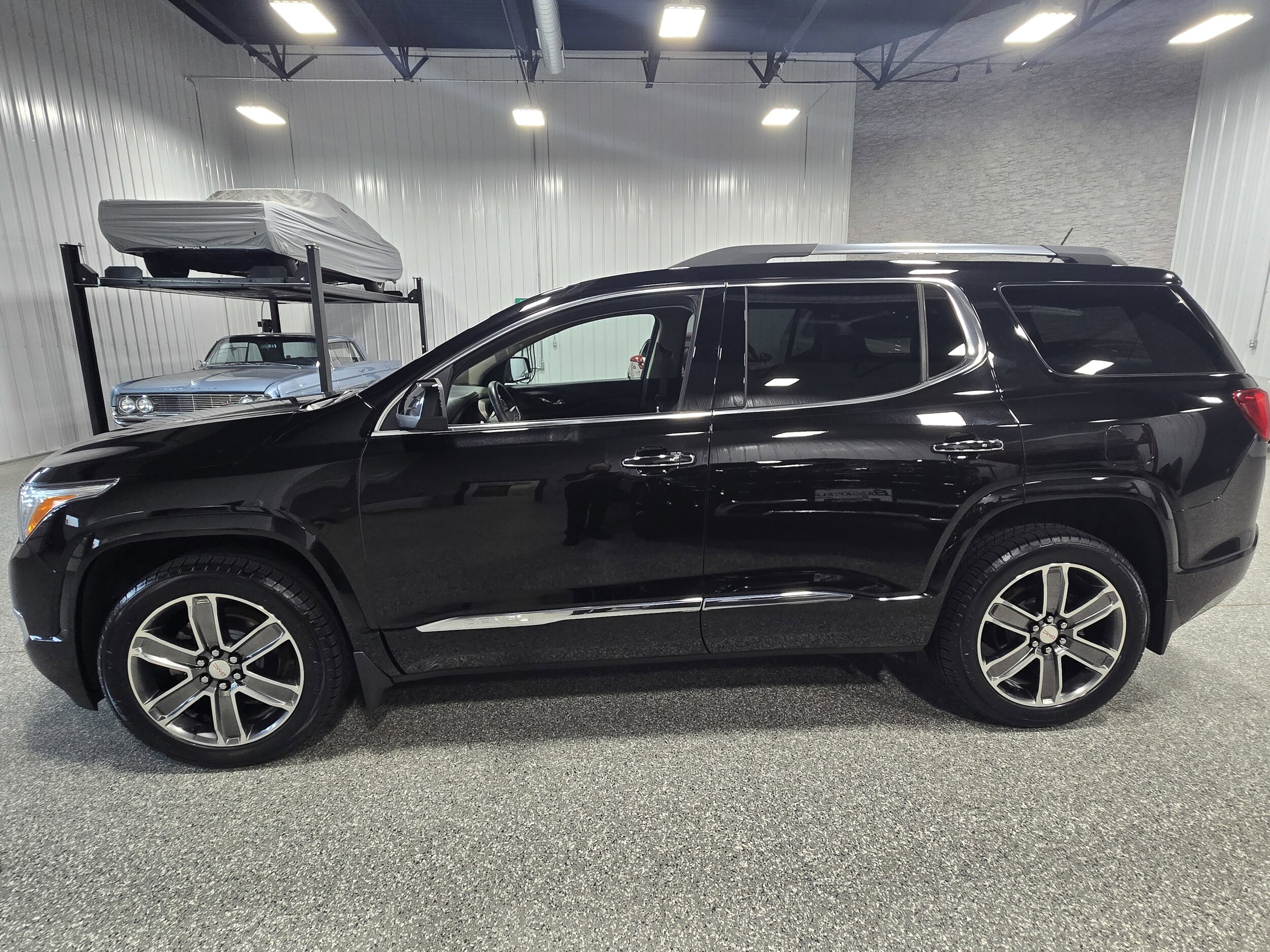 2017 Gmc Acadia Denali photo 2