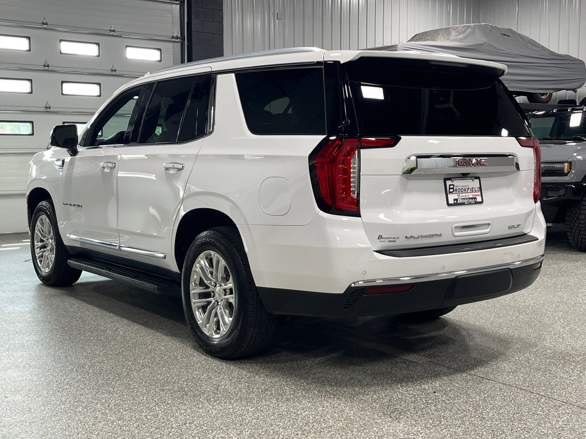 2021 Gmc Yukon SLT photo 3