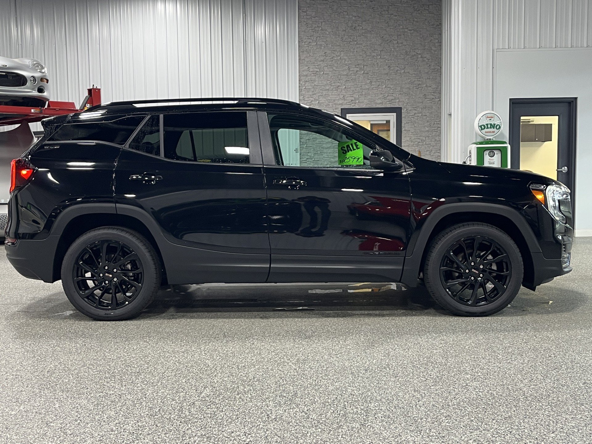 2023 GMC Terrain SLE - Photo 6